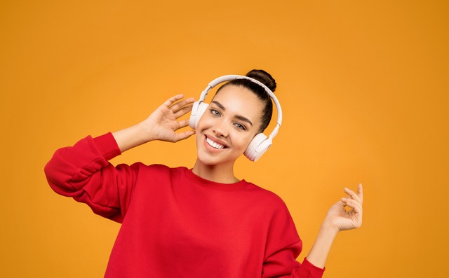 Happy Songs Create Happy Customer Service Reps